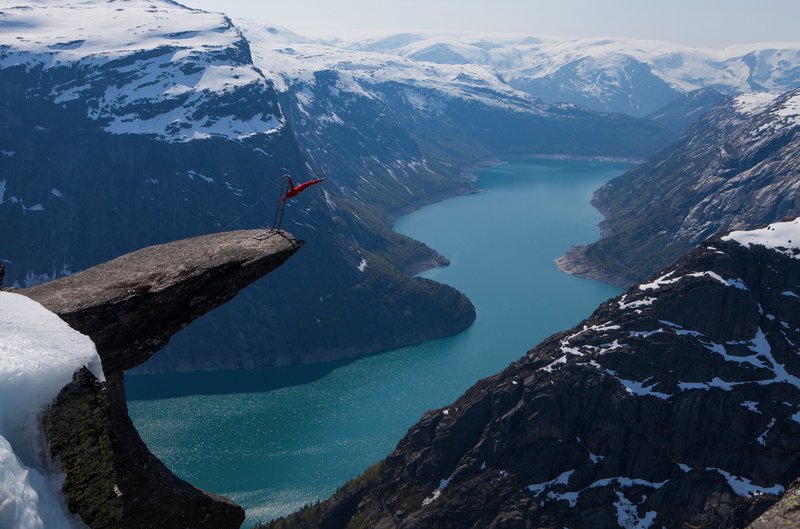 Illustration for article titled Beautiful Norwegian cliff is a nightmare for those afraid of heights
